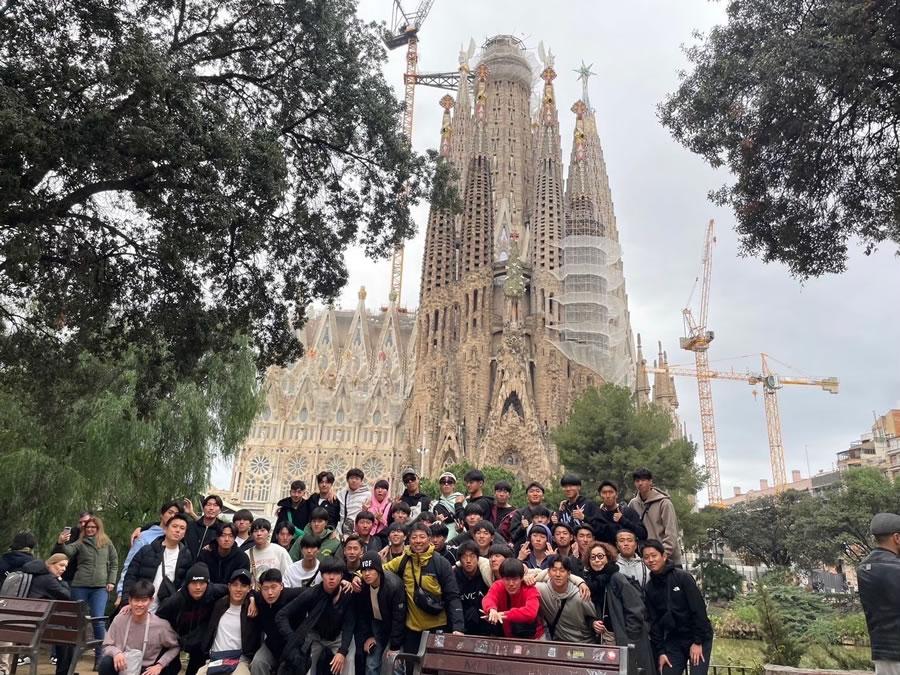 なぜ、土のグラウンドの無名校が「スペイン」へ飛んだのか？鹿島学園、名門ビジャレアルとの20年に及ぶ交流